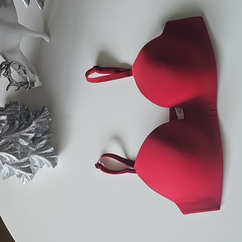 Victoria's Secret Vibrant Red Wireless T-shirt Bra
